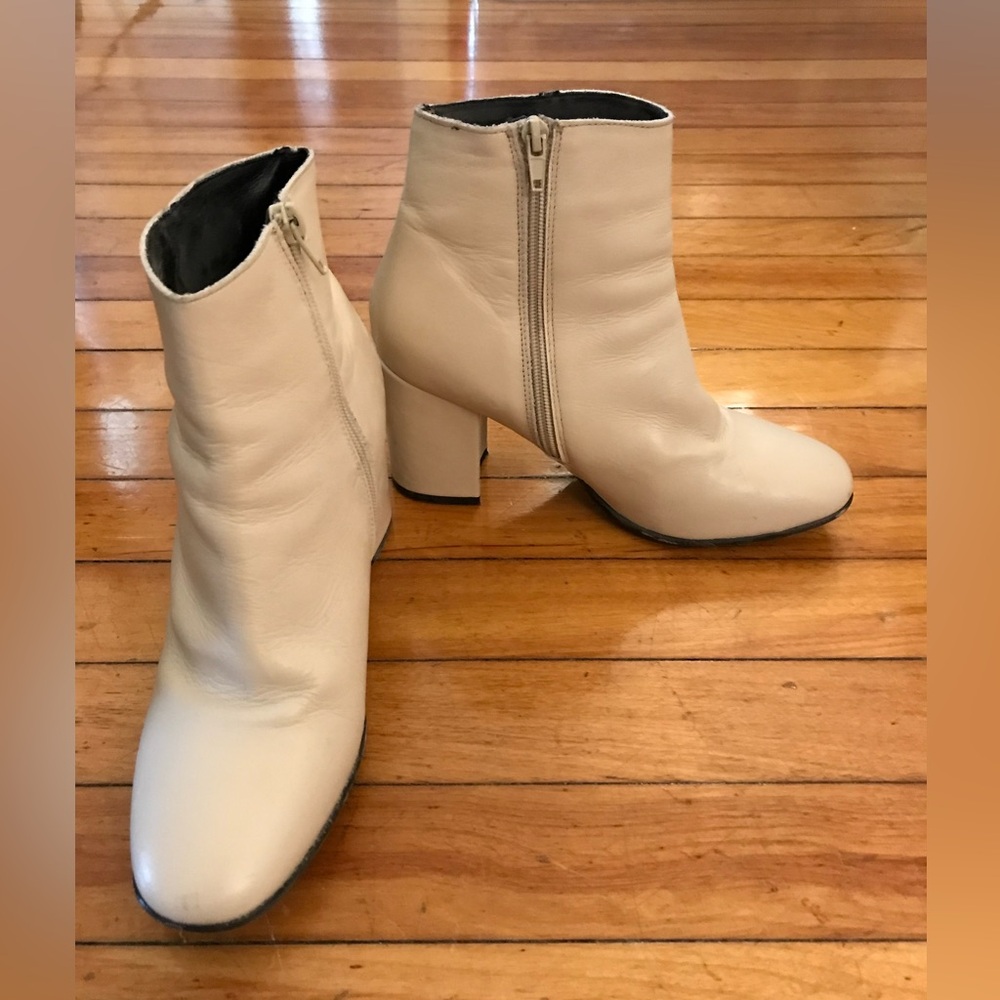 Rizzoli Cream leather Ankle Boots
